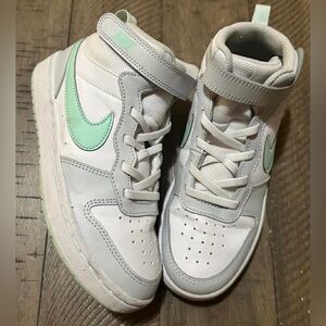 Nike Kids White and Mint Sneakers